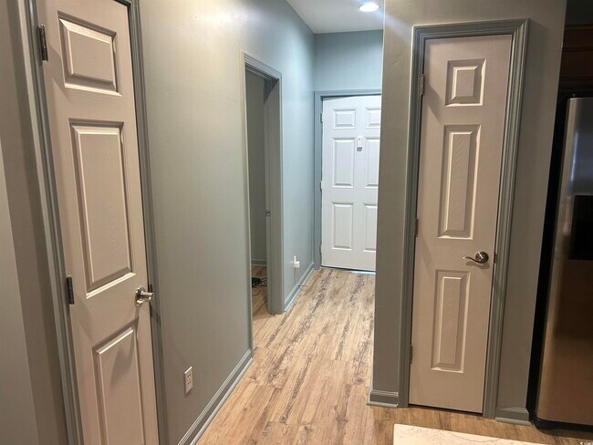 Building Photo - 4104 Pinehurst Cir