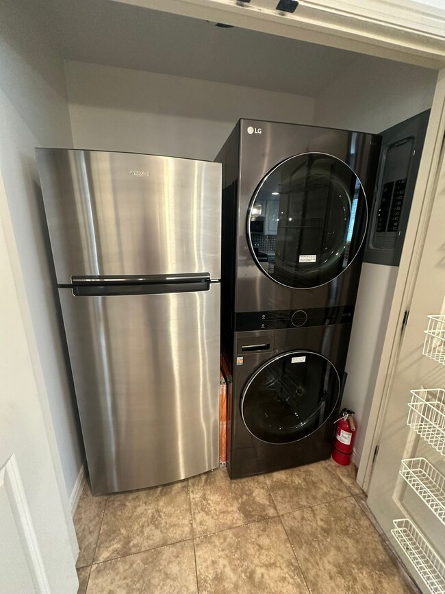 Building Photo - $1,000 Amazon Gift Card Upon Move-In | Spacious 3 Bed / 2.5 Bath Home in South Weber