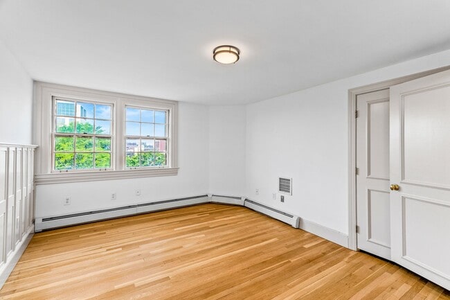 Building Photo - 281 Benefit St