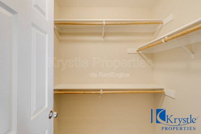 Building Photo - 664 Julmar Cir