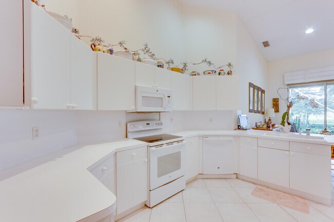 Building Photo - 4702 Carlton Golf Dr