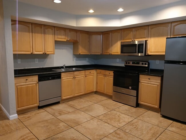 Building Photo - Available now! Beautifully Renovated 2 bed...
