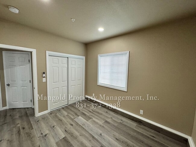 Building Photo - 1317man