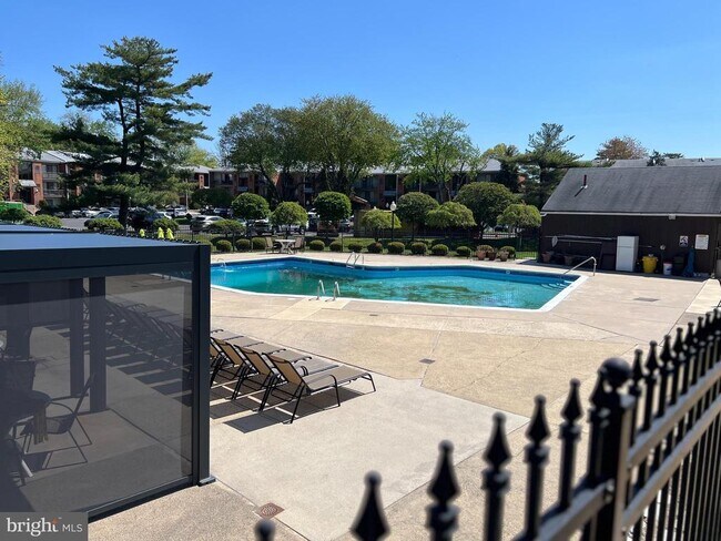 Building Photo - 809 Red Lion Rd