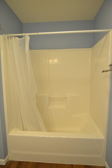 Building Photo - 1900 Salter Pl