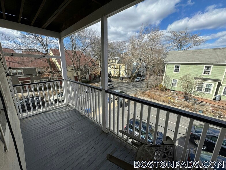 Building Photo - 183 River St