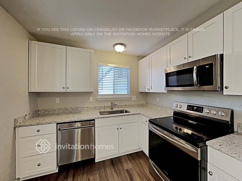 Building Photo - 18274 E Bellewood Dr