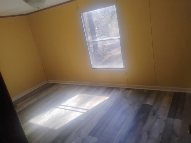 Building Photo - Chris McG 740