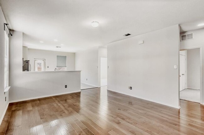 Building Photo - 183 Eves Necklace Dr.