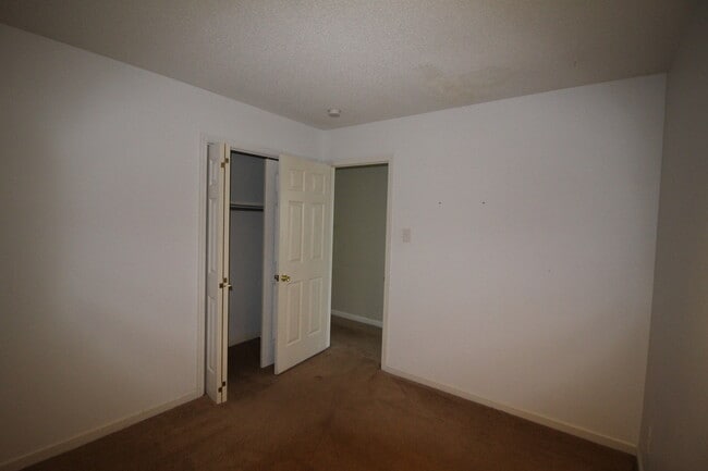 Building Photo - 173 Carriage Ct