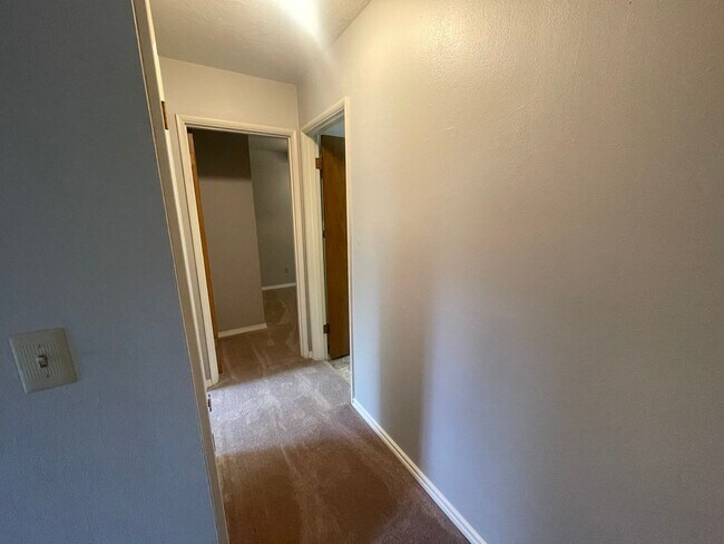 Building Photo - Charming Forest Grove 2BR Home – Great Wal...