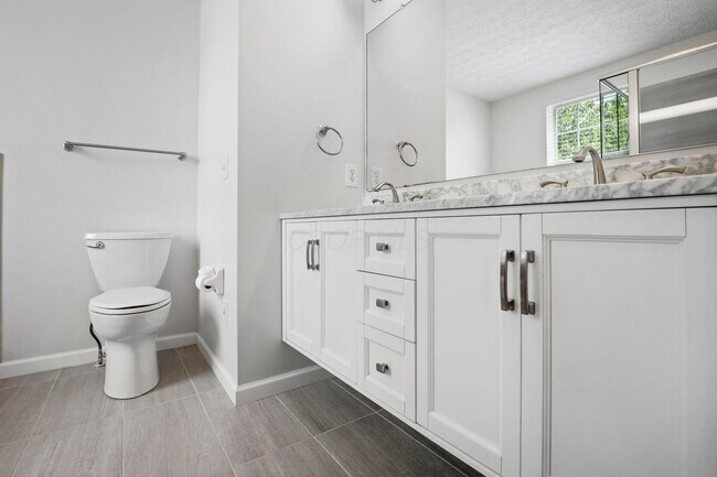 Building Photo - 5998 Blaverly Dr