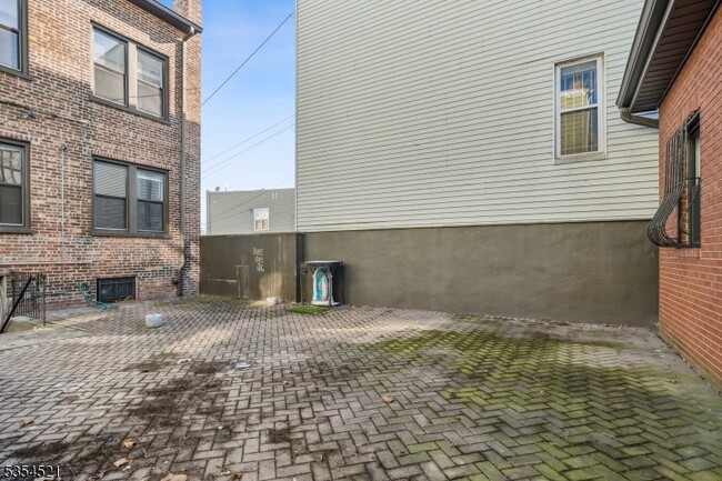 Building Photo - 463 Pavonia Ave
