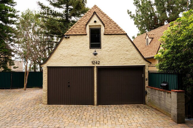 Building Photo - 1242 Ozeta Terrace