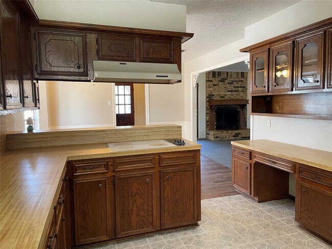 Building Photo - 302 Yorkshire Ct