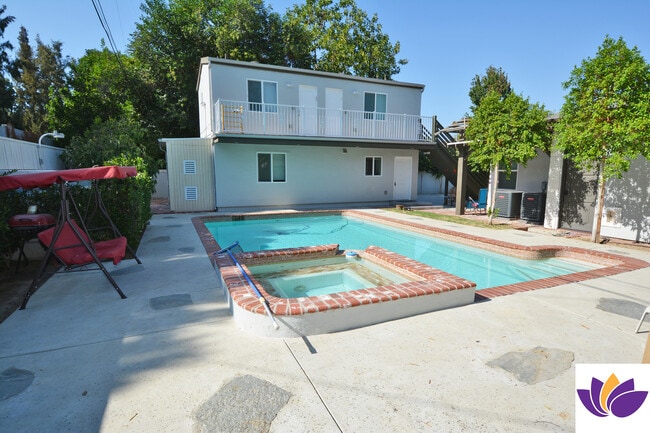 Building Photo - 5955 Hillview Park Ave