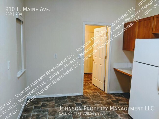 Building Photo - 910 E Maine Ave