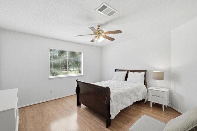 Building Photo - 1410 Katie Lynch Dr