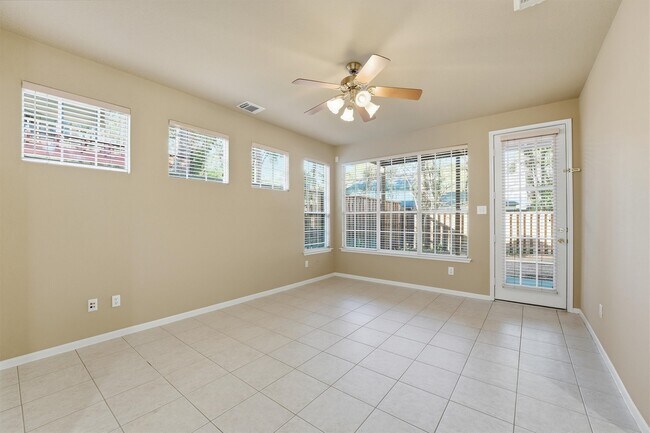 Building Photo - 56 Lakeridge Dr