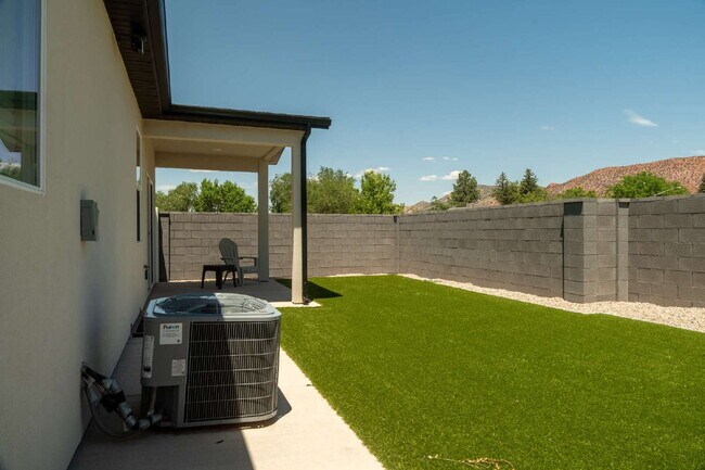 Building Photo - Private room with shared bathroom in a brand new townhome at Lavista Hillside Charm centrally loc...