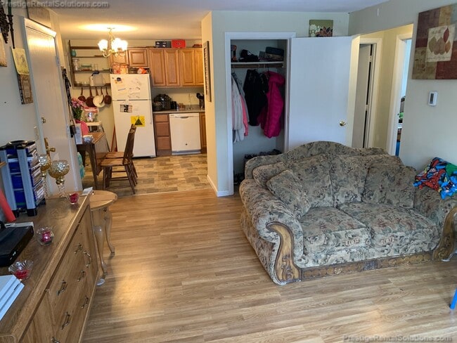Building Photo - 39 Dinan Dr