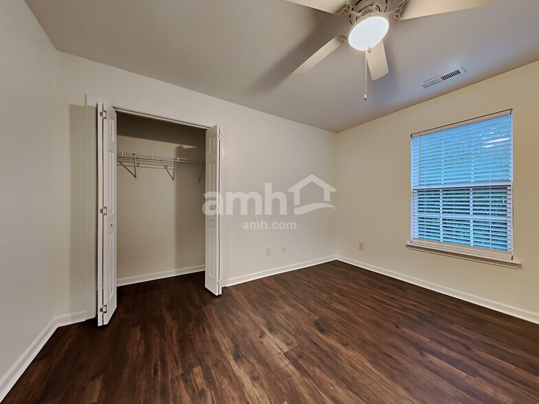 Building Photo - 8970 N Red Maple Cir