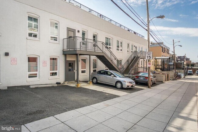 Building Photo - 2422 17th St NW