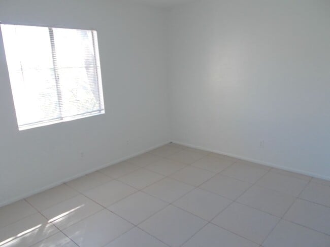 Building Photo - Charming 2-Story 3 Bedroom Townhome