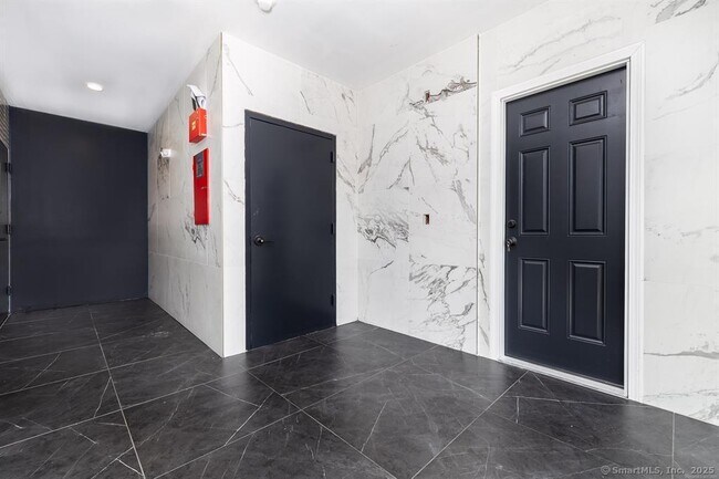 Building Photo - 1252 Main St