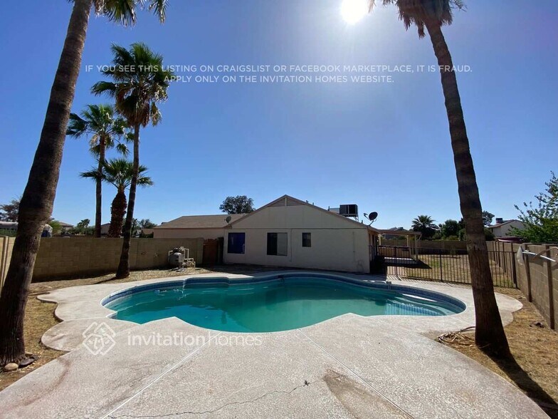 Building Photo - 6526 N 69th Dr