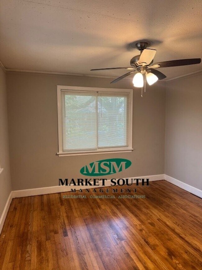 Building Photo - *APPLICATION PENDING!!*  ***ENCHANTING ARDSLEY PARK*****