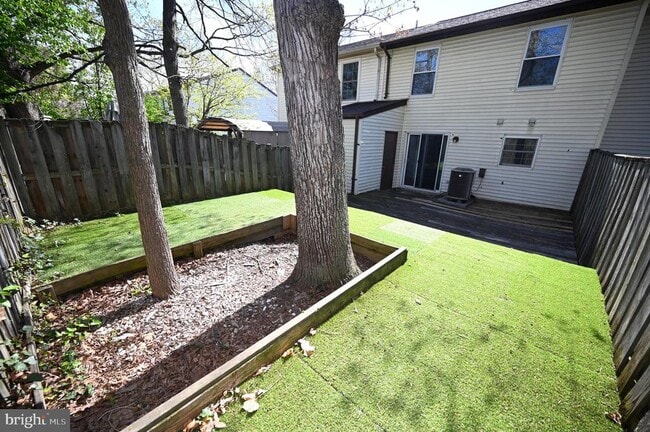 Building Photo - 2103 Tanglewood Dr