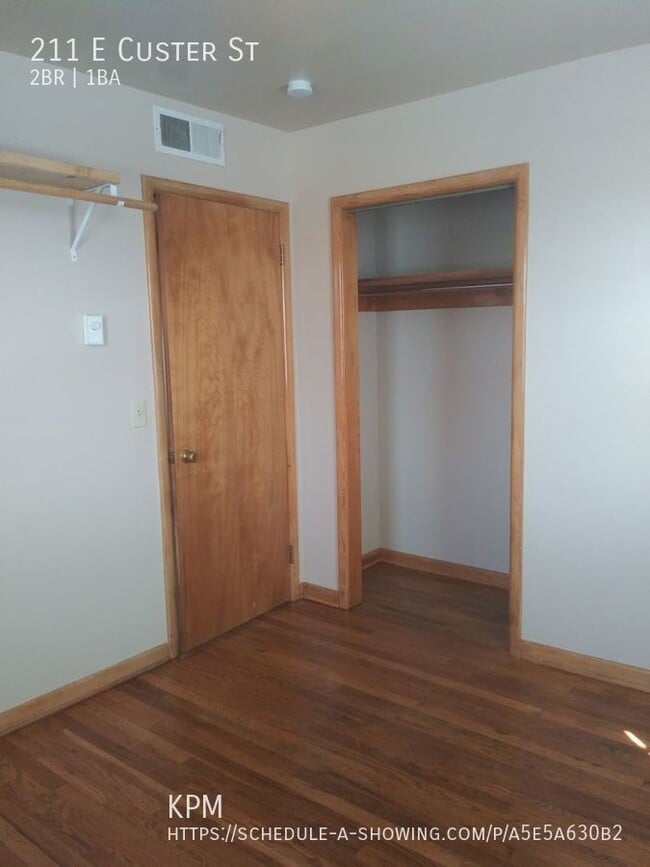 Building Photo - 211 E Custer St