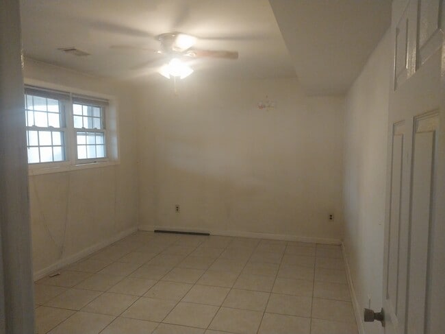 Building Photo - 12 Carter Ln