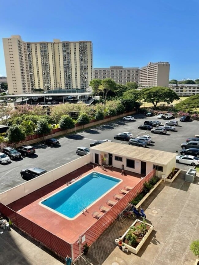 Building Photo - Charming 1-Bedroom, 1-Bath Likini West Unit – Available August 5, 2026