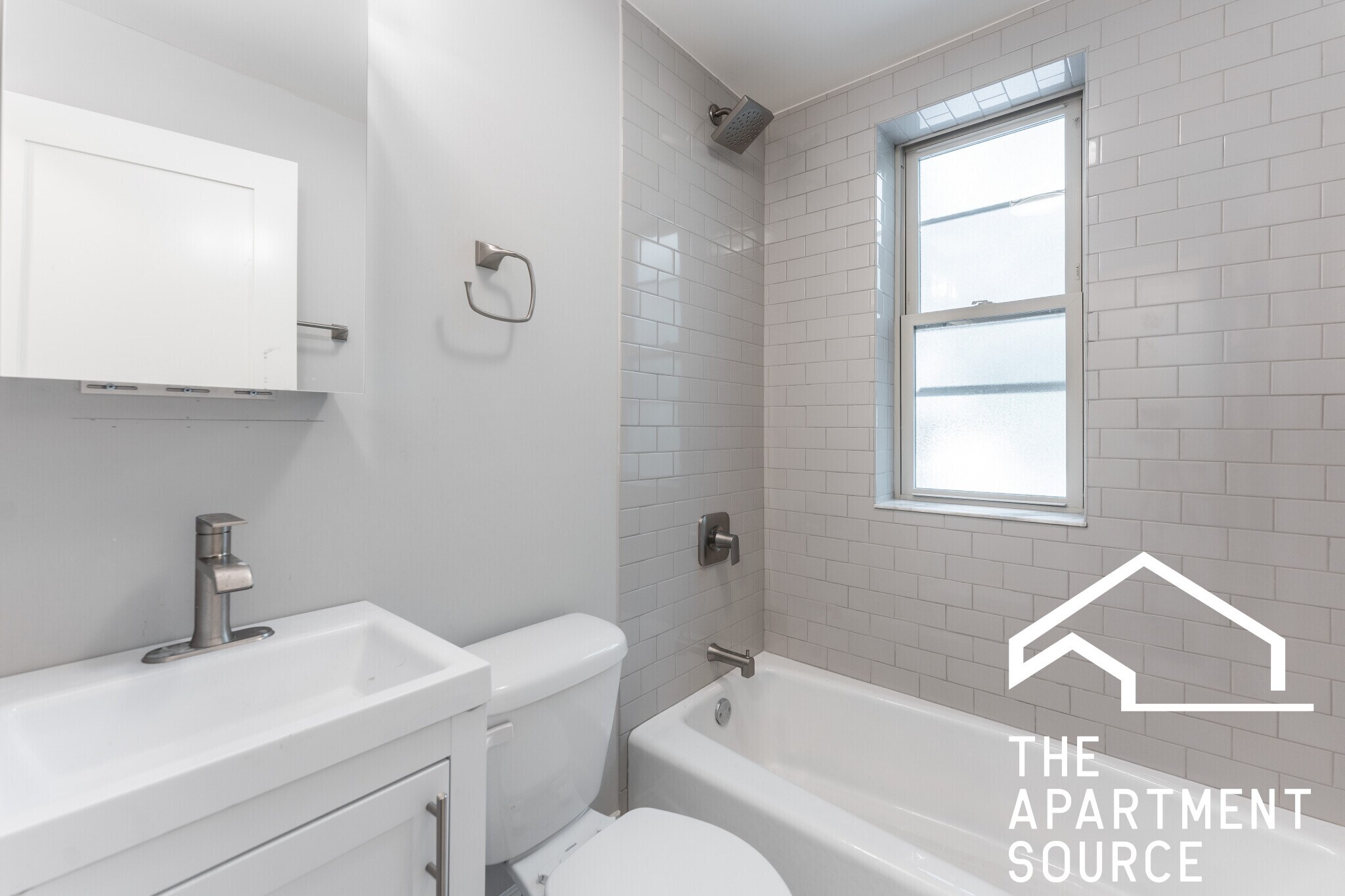 Building Photo - 640 W Wrightwood Ave