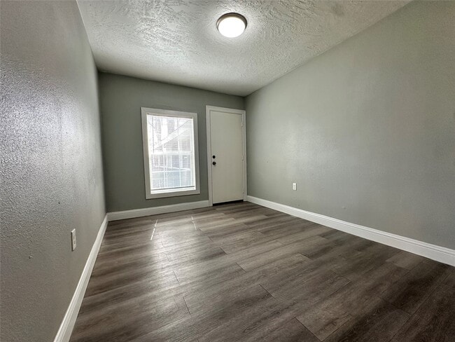 Building Photo - 335 Bayou Dr