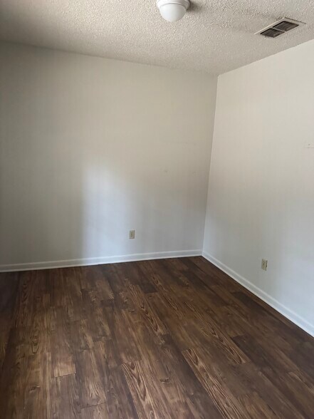 Building Photo - 3025 Bernice St