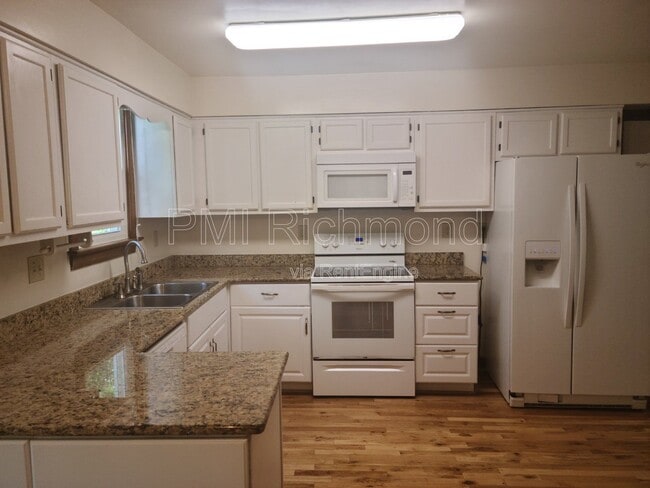 Building Photo - 10412 Kings Grant Dr