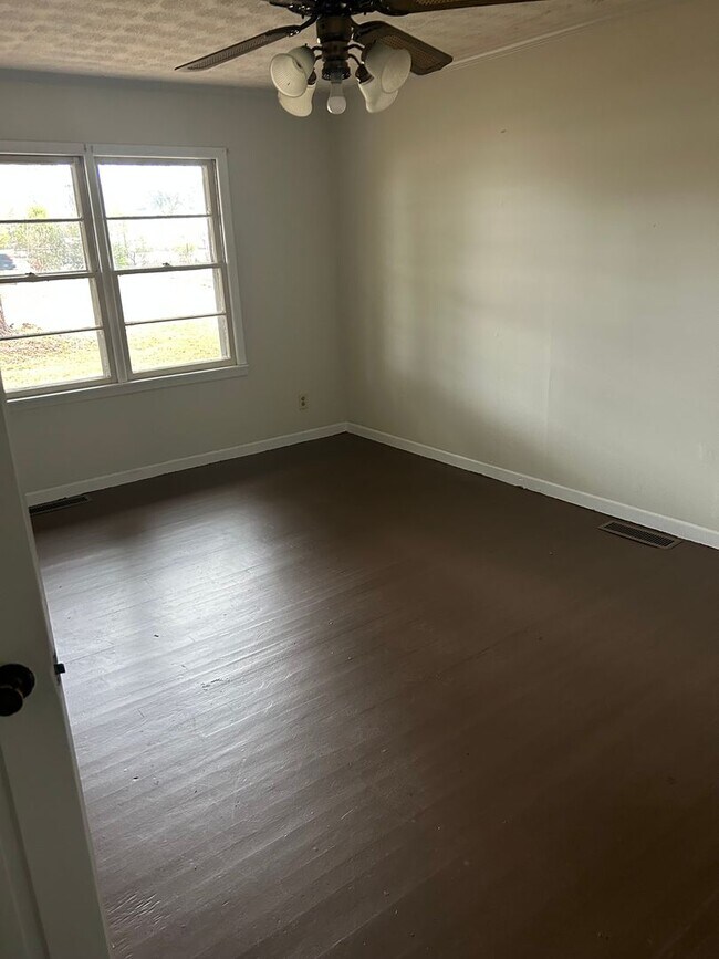 Building Photo - 321 Soperton Ave