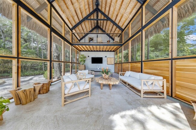 Building Photo - 1000 NW 9th Ct