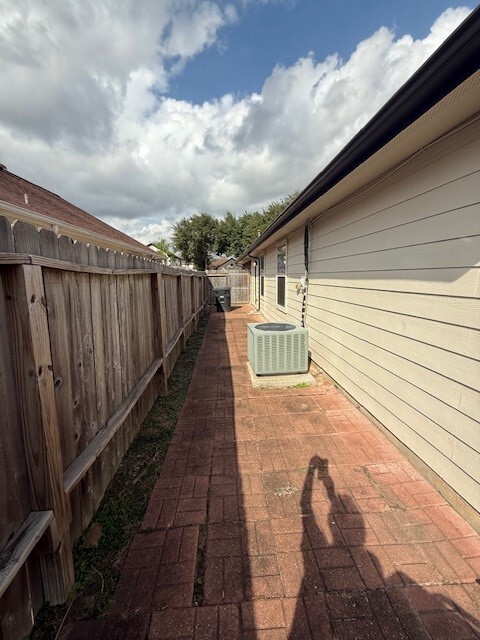 Building Photo - 6019 Greenpark Manor Ln