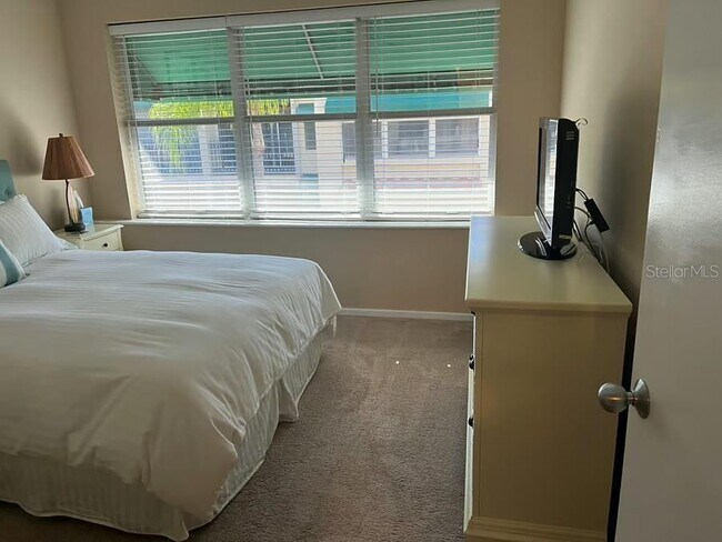 Building Photo - 828 Padua Ln