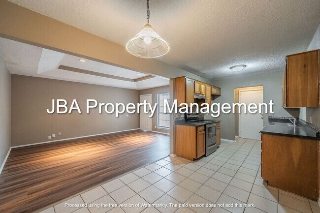 Building Photo - 807 White Rock St