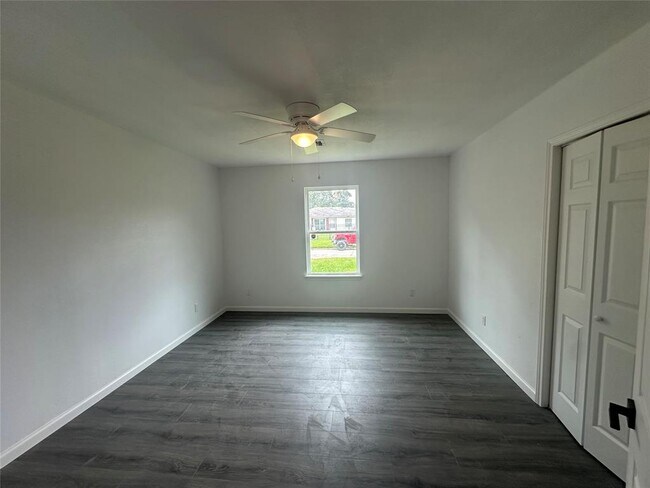 Building Photo - 5962 Belcrest St