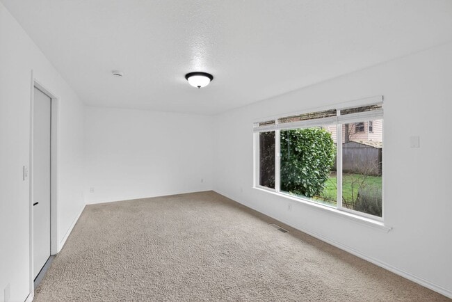 Building Photo - Charming Single-Level Home with Large Fenced Yard – Pets Welcome!