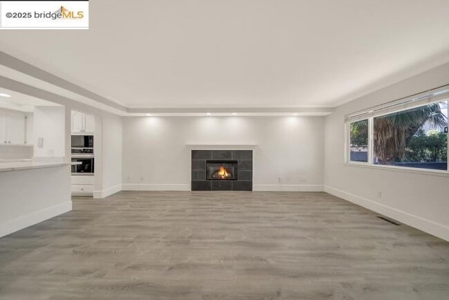 Building Photo - 905 Lido Cir