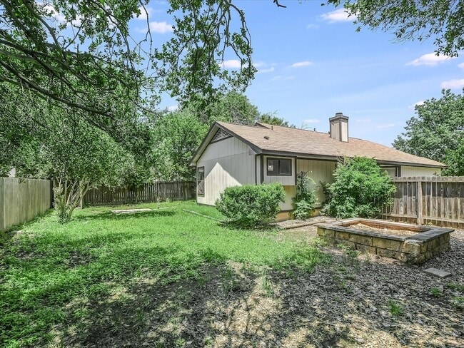 Building Photo - 806 Sunny Ln