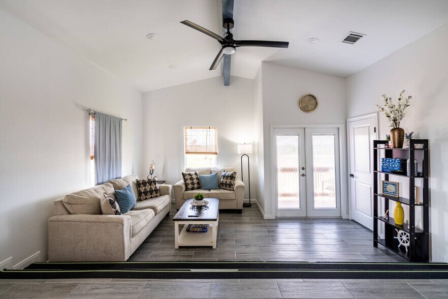 Building Photo - 920 17th St