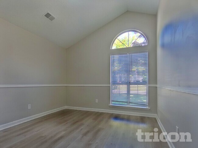 Building Photo - 911 Bentley Dr